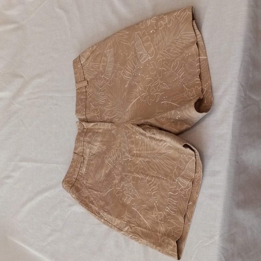 Women's Short - Picture 1 of 11